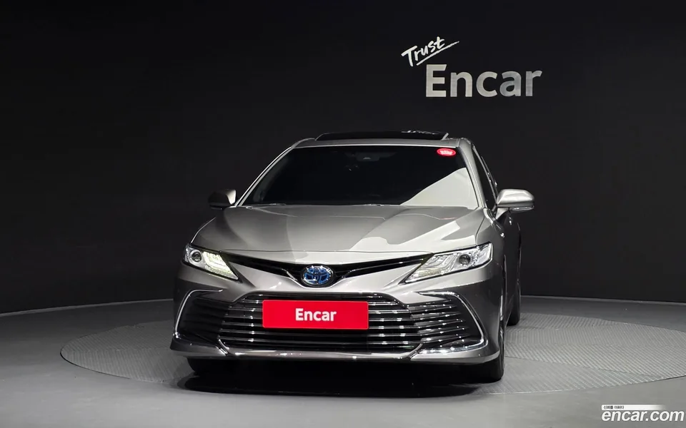 Toyota Camry 2.5 XLE 2024 — миниатюра 3