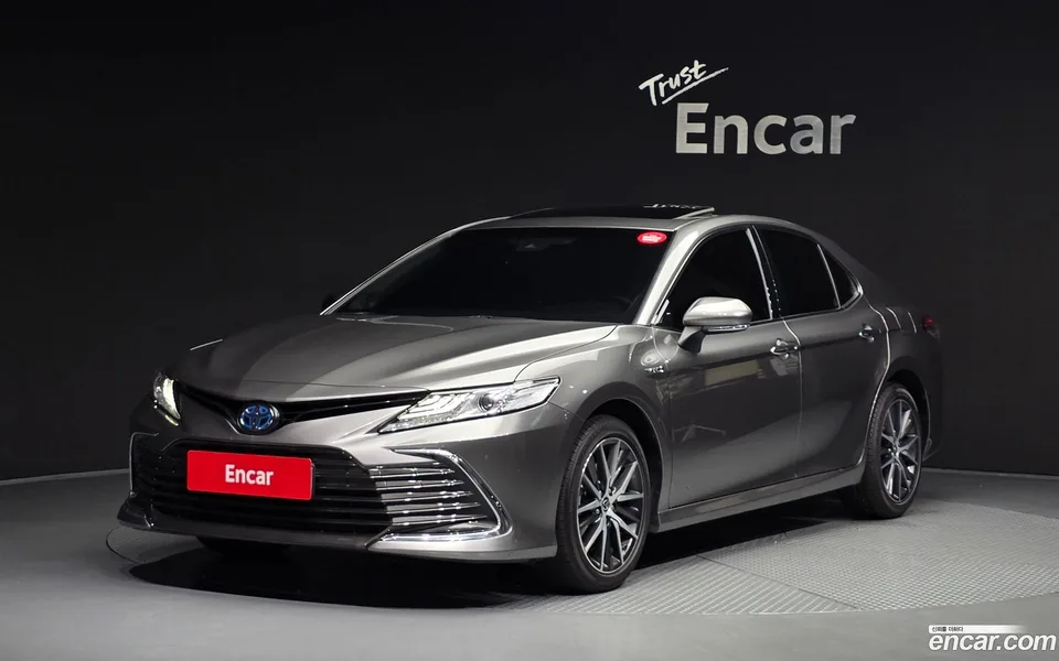 Toyota Camry 2.5 XLE 2024 — фото 1, купить с доставкой в Москву