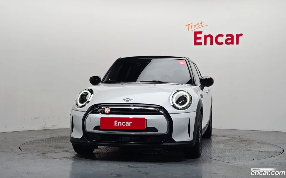 MINI Cooper 5 2024 — thumbnail 3