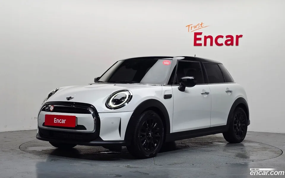 MINI Cooper 5 2024 — photo 1, buy with delivery to Moscow