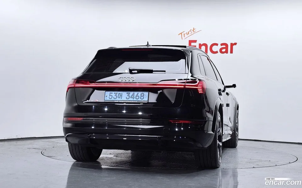 Audi e-tron S 2023 — thumbnail 4