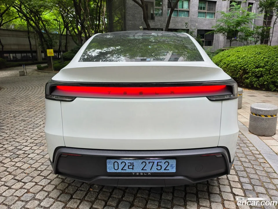 Tesla Model Y RWD 2025 — thumbnail 2