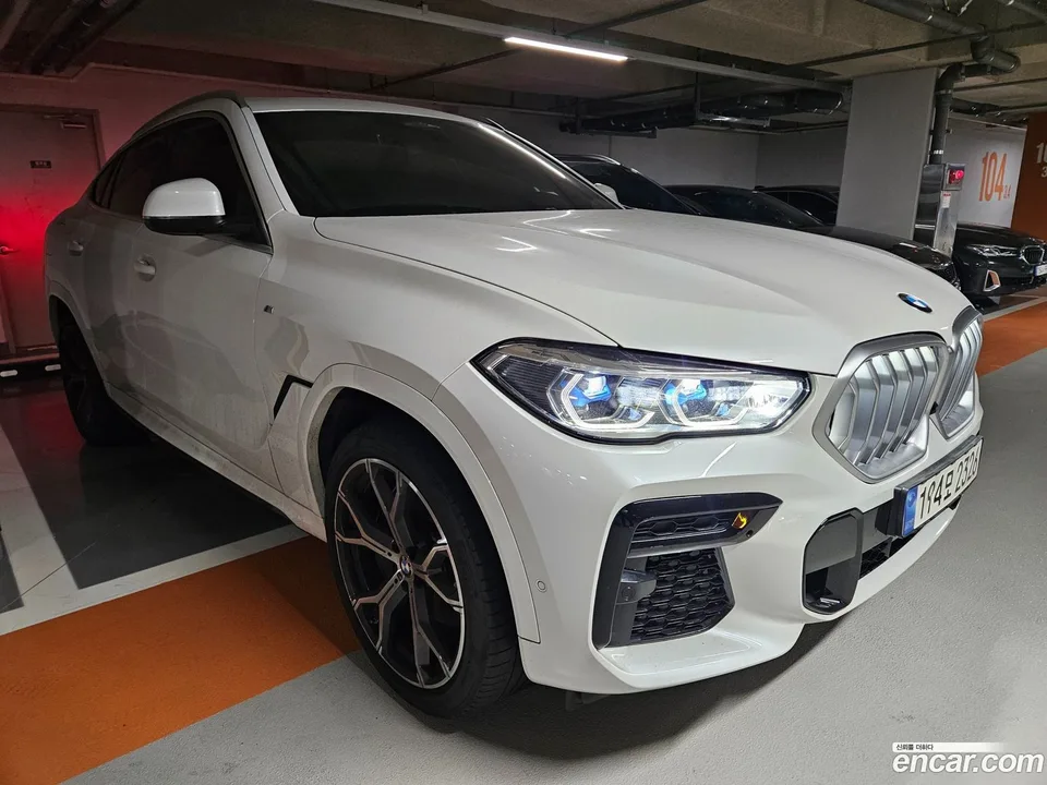 BMW X6 xDrive40i M 2022 — photo 1, buy with delivery to Moscow