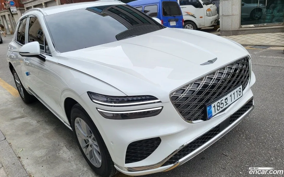 Genesis GV70 2.5T AWD 2026 — photo 1, buy with delivery to Moscow