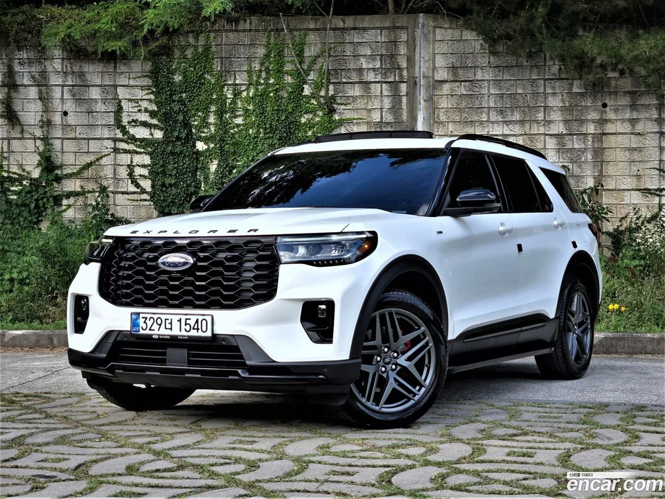 Ford Explorer 2.3 ST- 4WD 2025 — photo 1, buy with delivery to Moscow