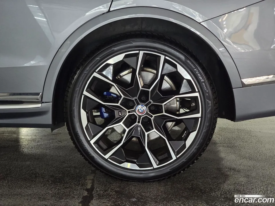 BMW X7 xDrive 40i M 6 2023 — thumbnail 2