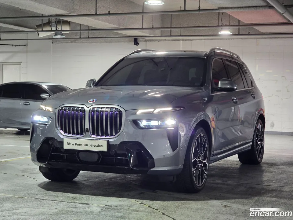 BMW X7 xDrive 40i M 6 2023 — photo 1, buy with delivery to Moscow