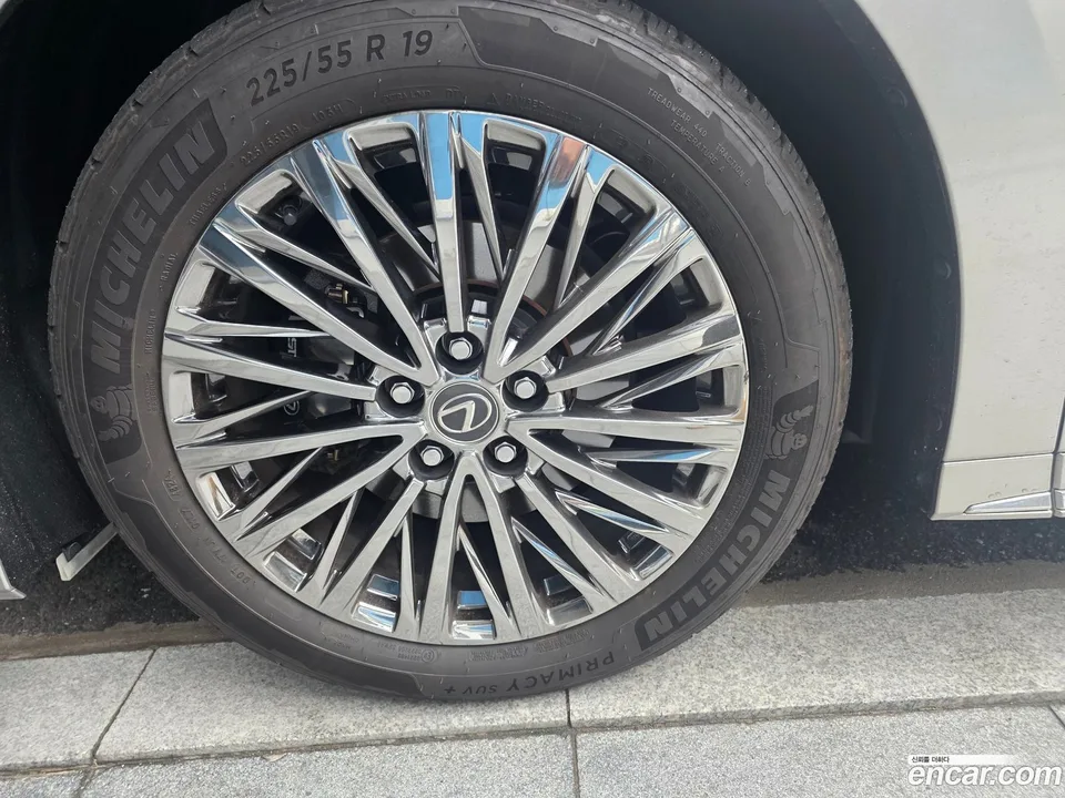 Lexus LM 500h 2025 — thumbnail 2