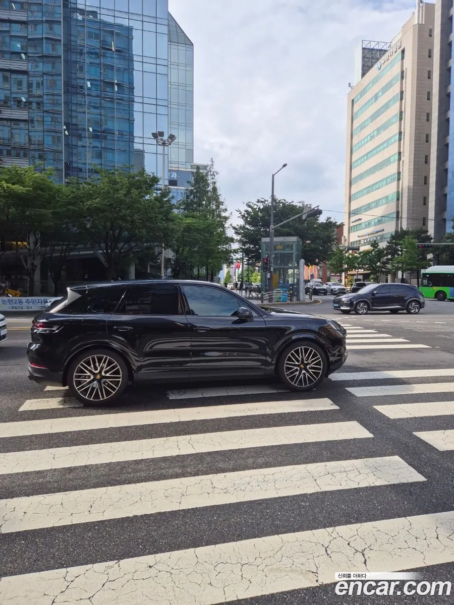 Porsche Cayenne 3.0 2024 — thumbnail 4