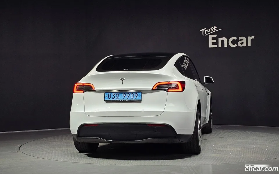 Tesla Model Y RWD 2023 — миниатюра 4