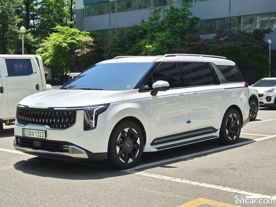 Kia Carnival 9 2025 — photo 1, buy with delivery to Moscow