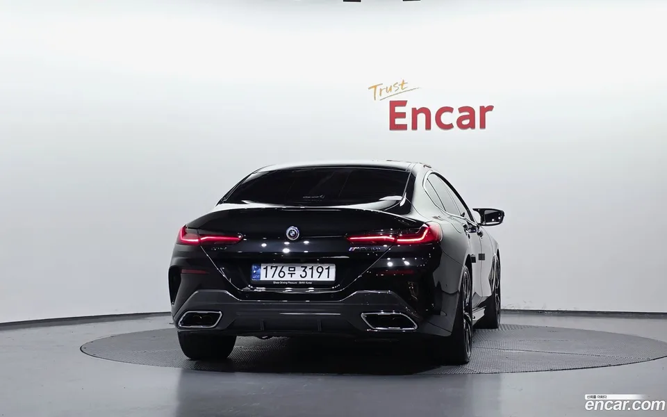 BMW 8 Series M850i xDrive 2023 — thumbnail 4