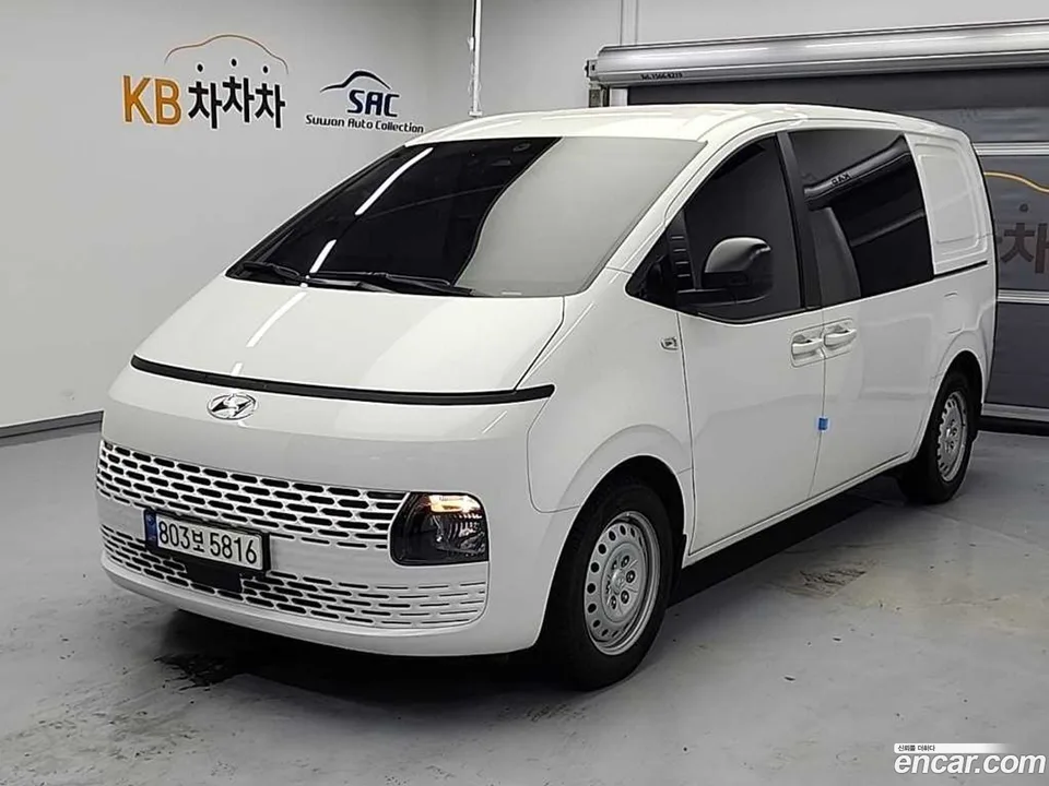 Hyundai Staria 5 2022 — photo 1, buy with delivery to Moscow
