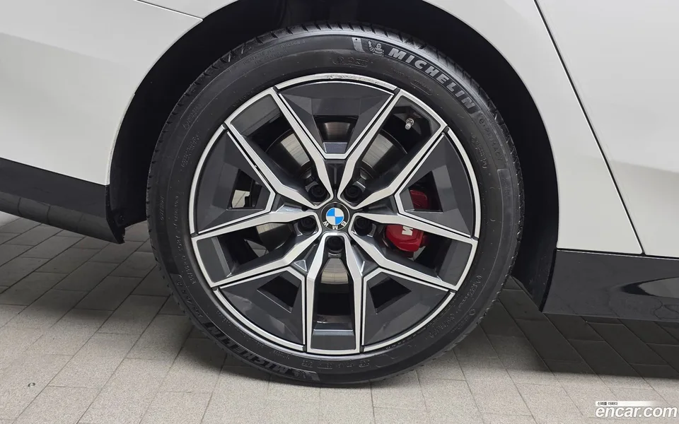 BMW 5 Series 520i 2025 — thumbnail 2