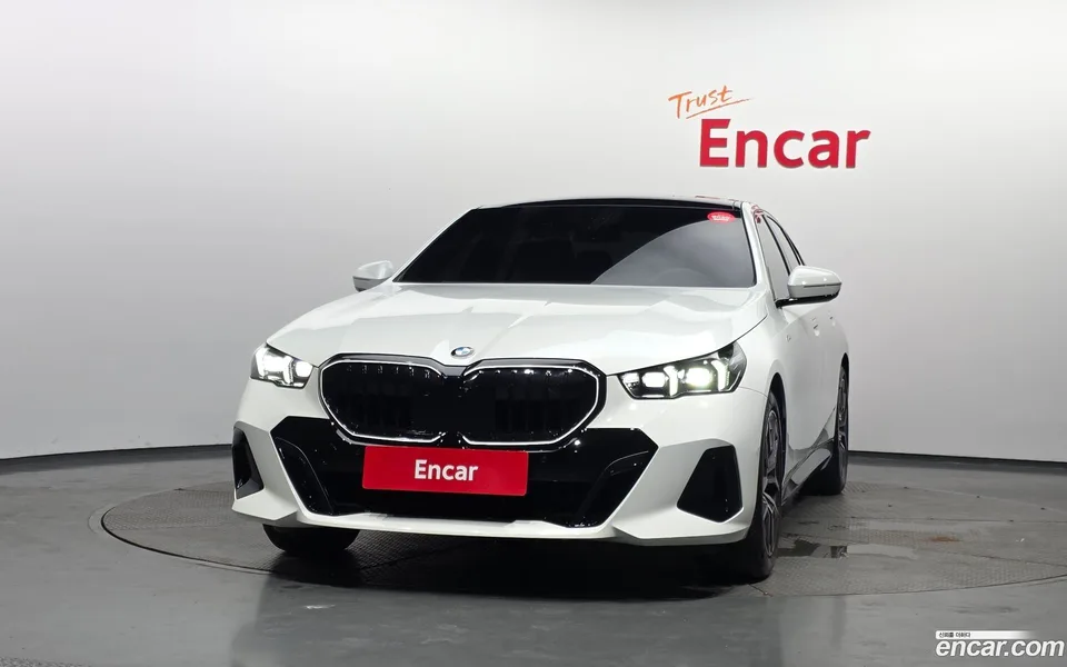 BMW 5 Series 520i M 2025 — thumbnail 3