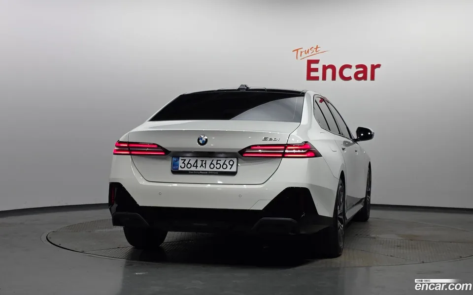 BMW 5 Series 520i M 2025 — thumbnail 4