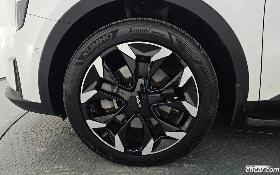 Kia Sorento 2.5T 2WD 2023 — thumbnail 2
