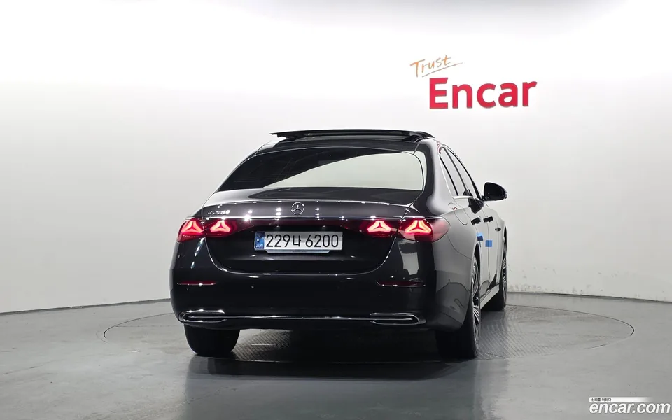 Mercedes-Benz E-Class E200 2024 — миниатюра 4