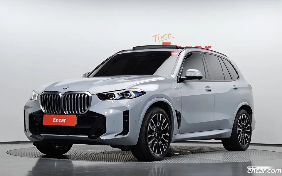BMW X5 xDrive 40i M 2023 — photo 1, buy with delivery to Moscow
