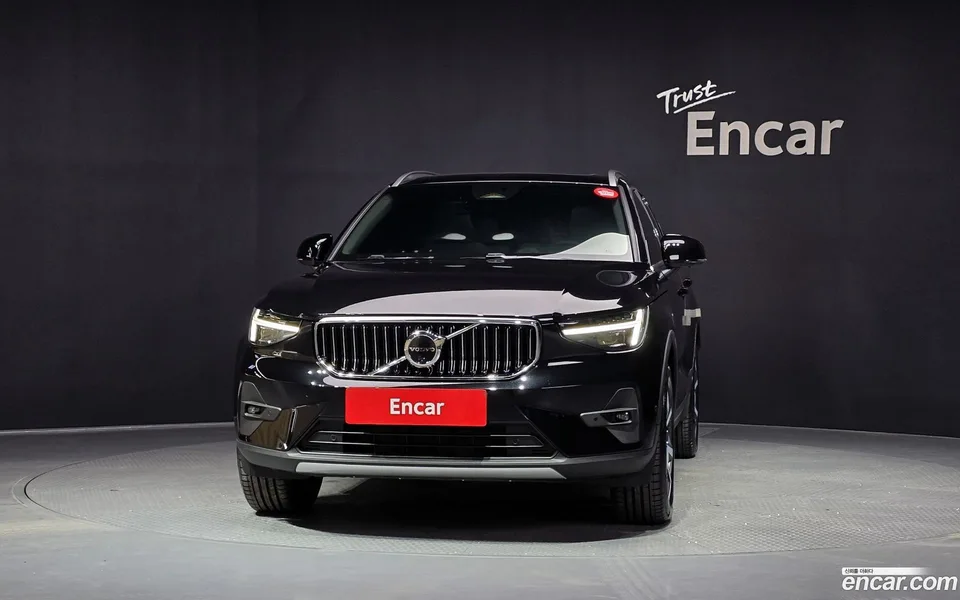 Volvo XC40 B4 2025 — thumbnail 3