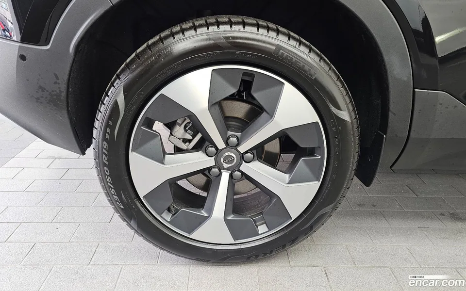 Volvo XC40 B4 2025 — thumbnail 5