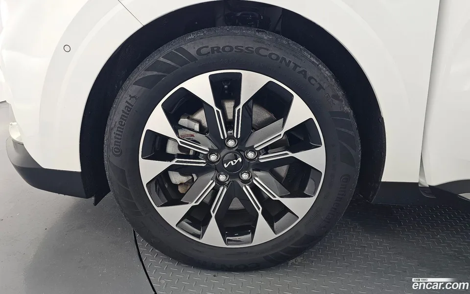 Kia Carnival 7 2023 — thumbnail 2
