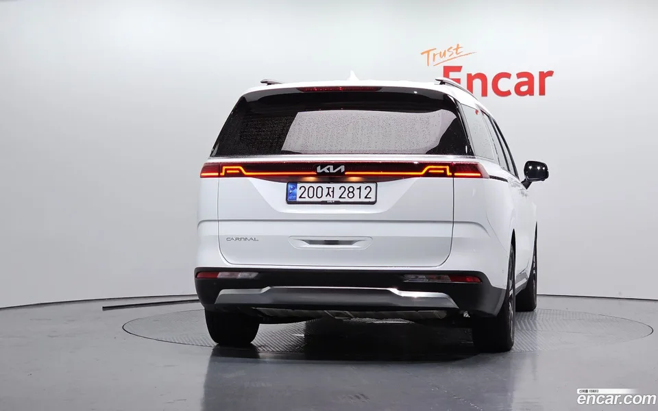 Kia Carnival 7 2023 — thumbnail 4