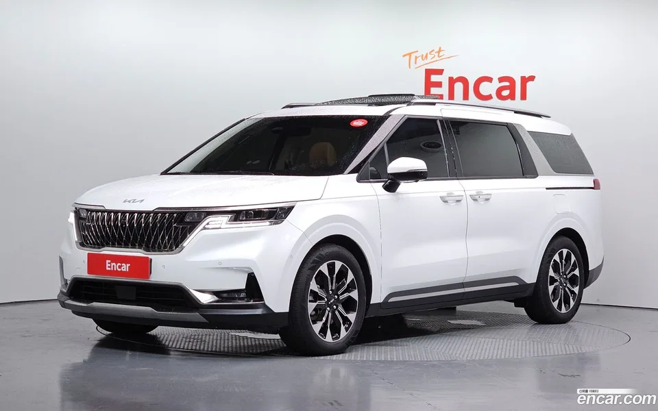 Kia Carnival 7 2023 — photo 1, buy with delivery to Moscow