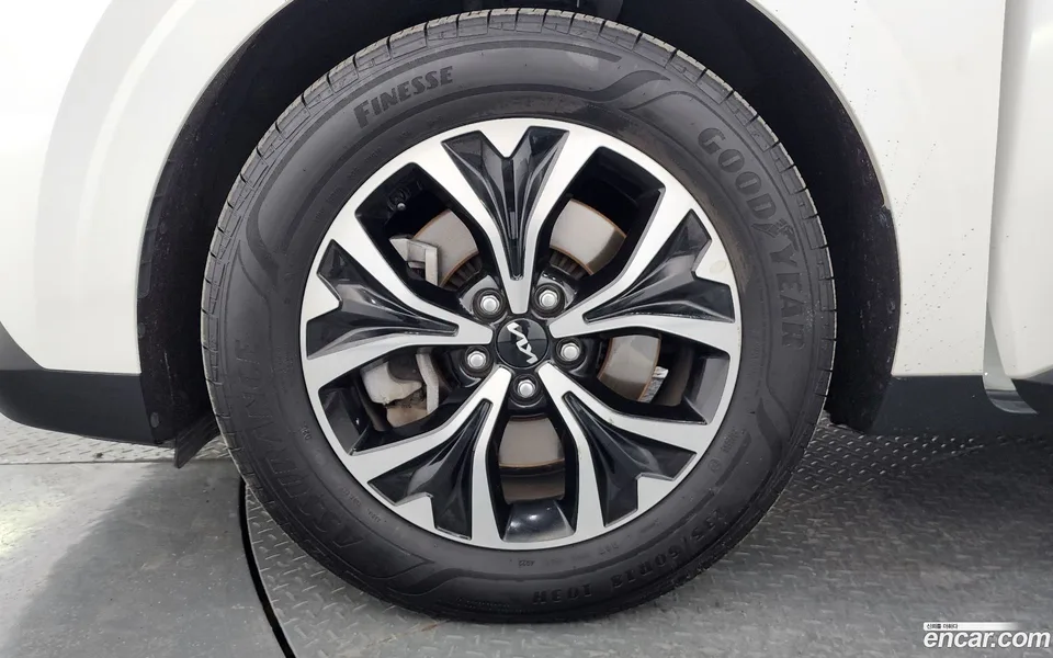 Kia Carnival 9 2023 — thumbnail 2