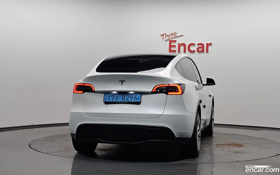 Tesla Model Y RWD 2024 — thumbnail 4
