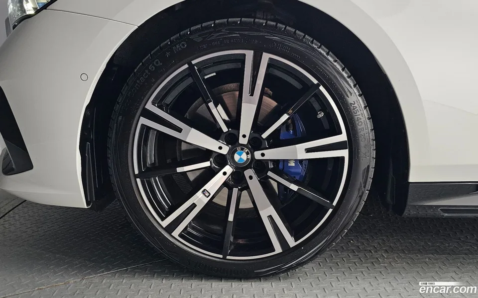 BMW 5 Series 530i xDrive M 2025 — thumbnail 2