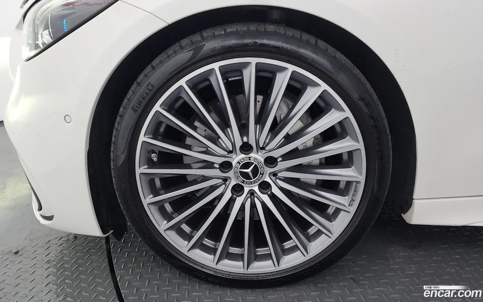 Mercedes-Benz C-Class C300 4MATIC AMG Line 2024 — thumbnail 2