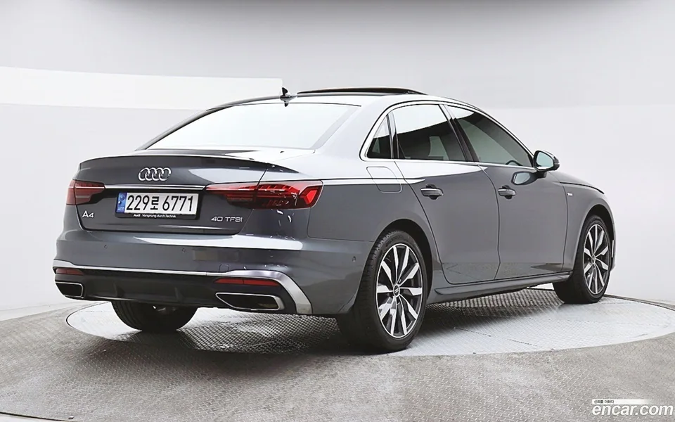 Audi A4 40 TFSI 2023 — thumbnail 4