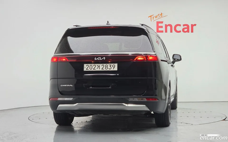 Kia Carnival 7 2023 — thumbnail 4