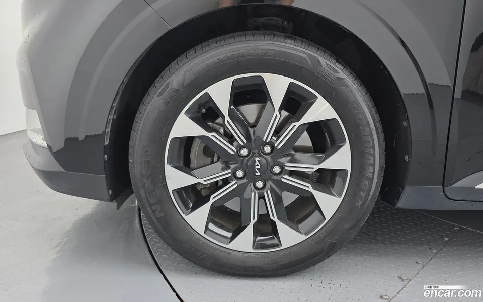 Kia Carnival 7 2023 — thumbnail 5