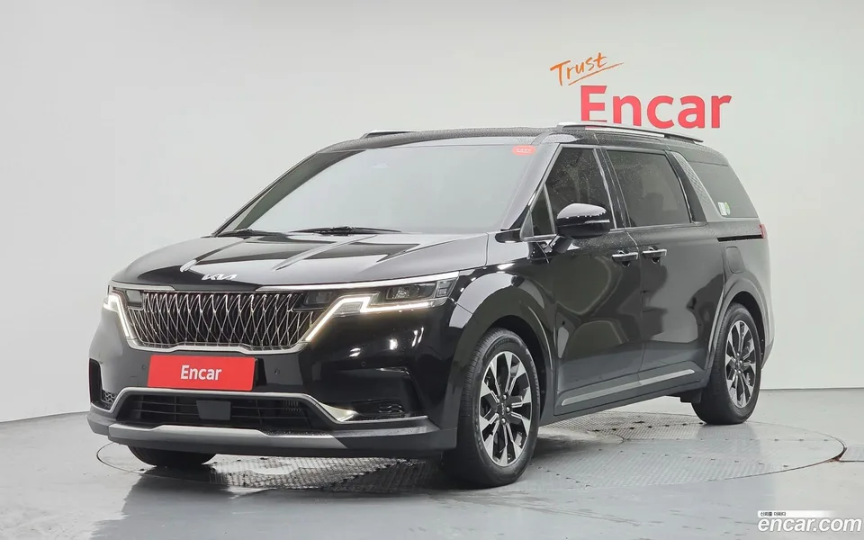 Kia Carnival 7 2023 — photo 1, buy with delivery to Moscow