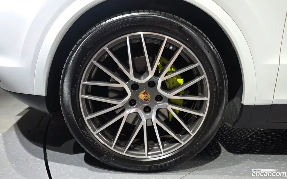 Porsche Cayenne 3.0 E- 2022 — thumbnail 2