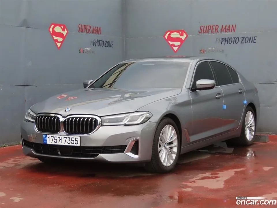 BMW 5 Series 520i 2023 — photo 1, buy with delivery to Moscow