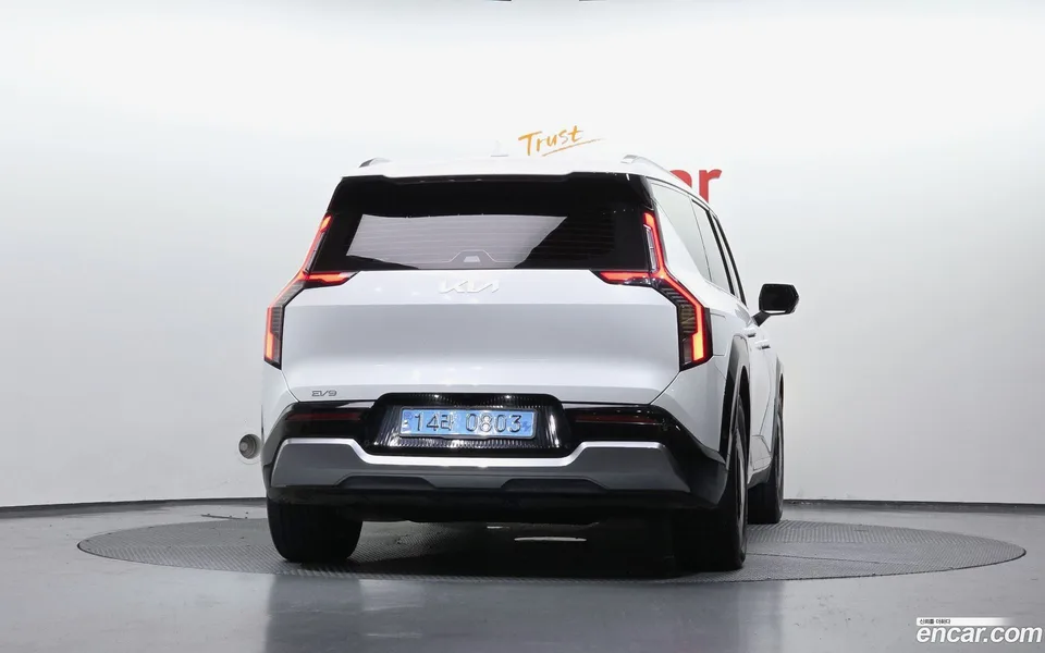 Kia EV9 2WD 2023 — thumbnail 4