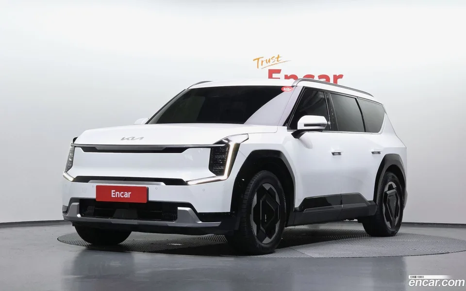 Kia EV9 2WD 2023 — photo 1, buy with delivery to Moscow