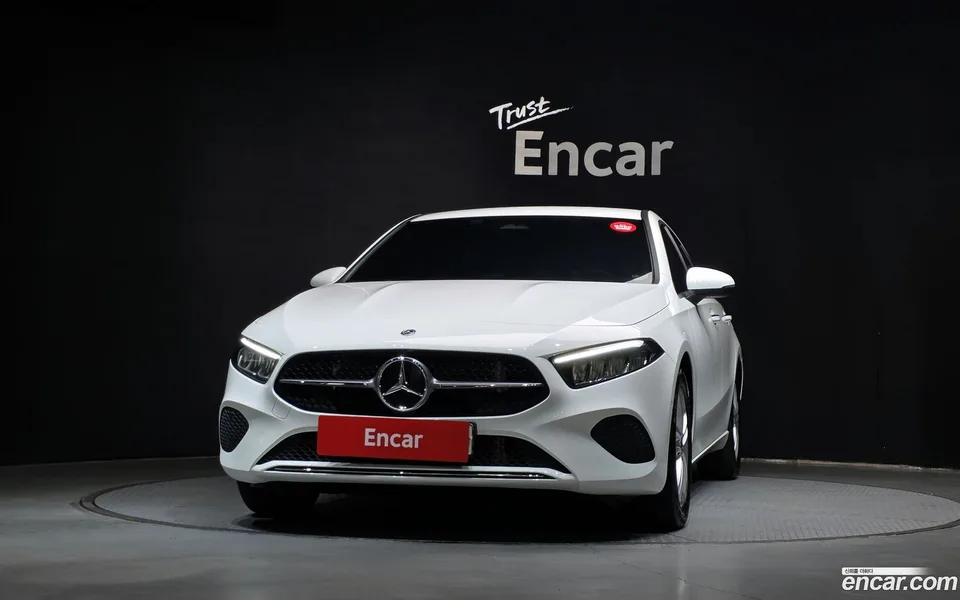 Mercedes-Benz A-Class A220 2023 — thumbnail 3