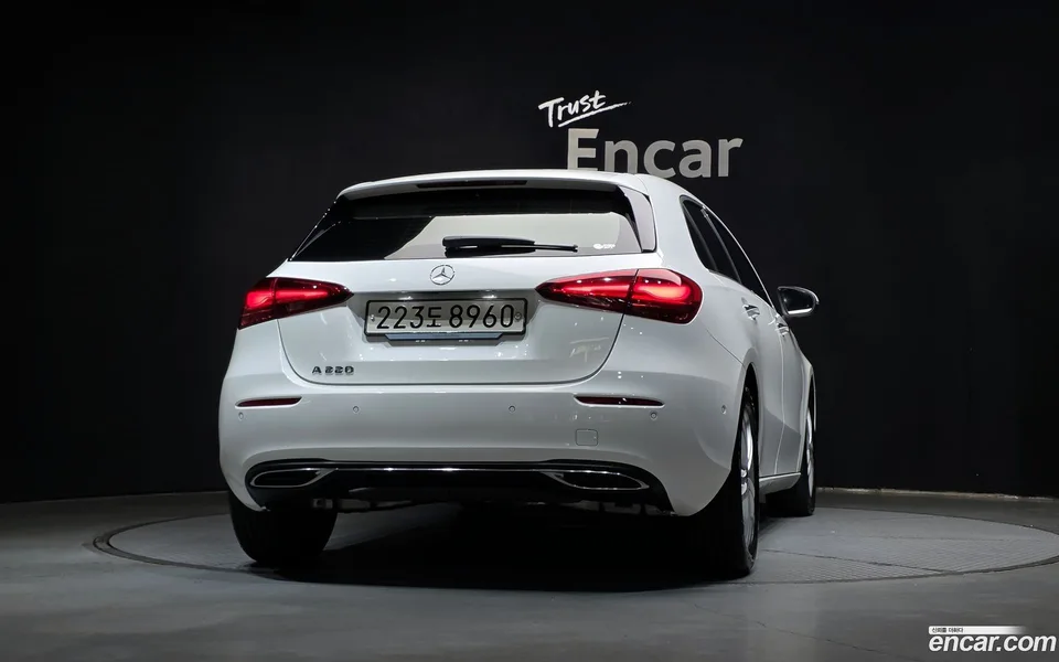 Mercedes-Benz A-Class A220 2023 — thumbnail 4
