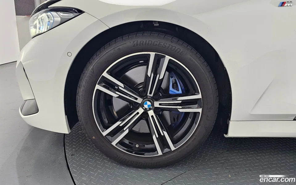 BMW 3 Series 320i M 2026 — thumbnail 2
