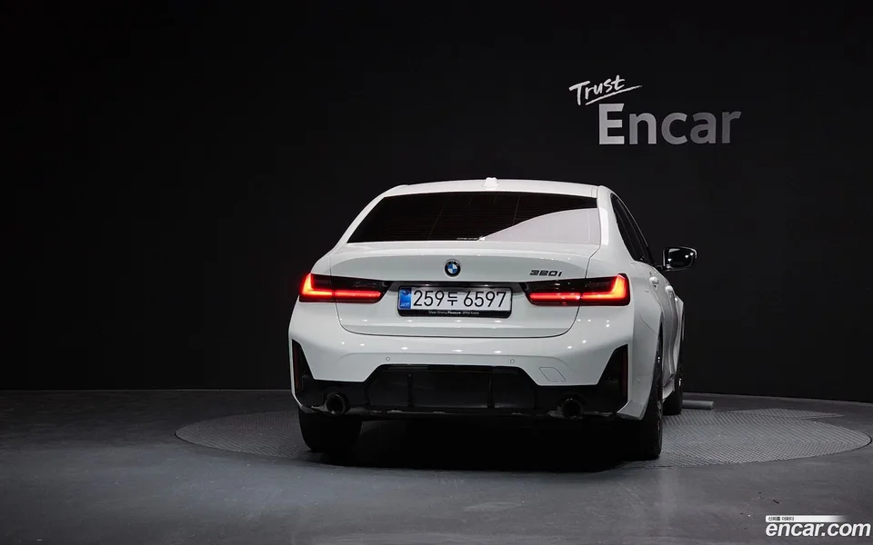 BMW 3 Series 320i M 2026 — thumbnail 4