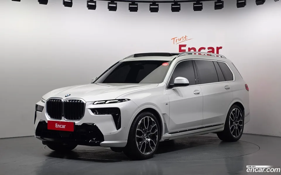 BMW X7 xDrive 40i M 7 2024 — photo 1, buy with delivery to Moscow
