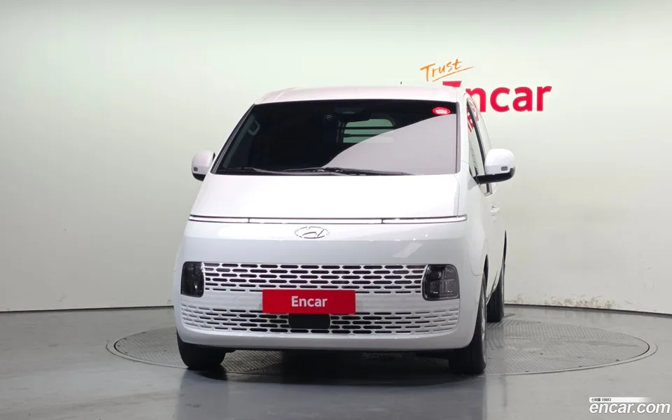 Hyundai Staria 3 2023 — thumbnail 3