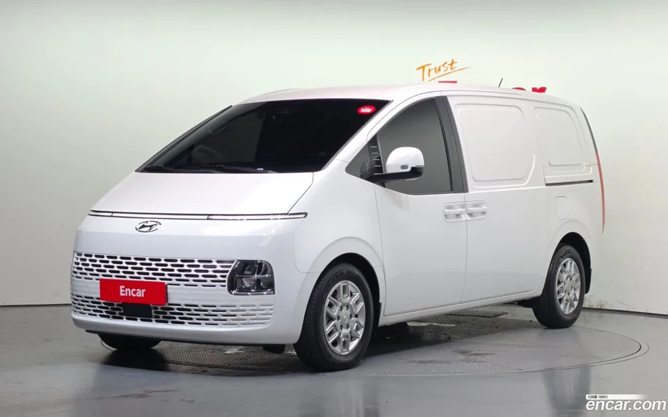 Hyundai Staria 3 2023 — photo 1, buy with delivery to Moscow