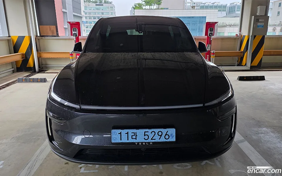 Tesla Model Y RWD 2025 — photo 1, buy with delivery to Moscow