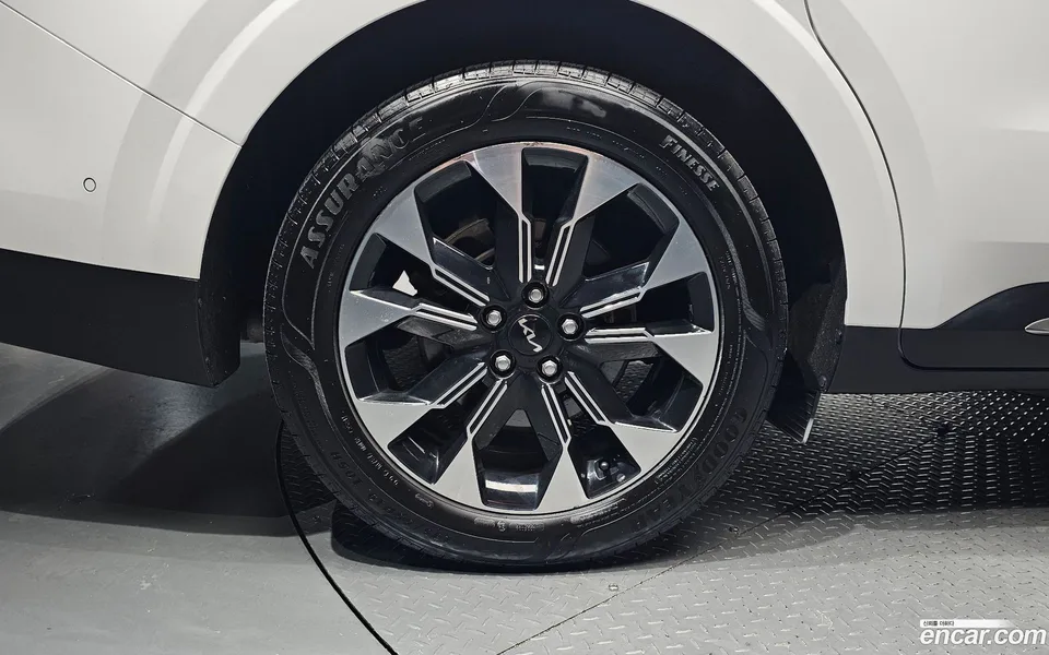 Kia Carnival 9 2023 — thumbnail 5