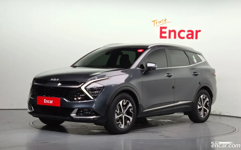 Kia Sportage Hybrid 2WD 2023 — фото 1, купить с доставкой в Москву